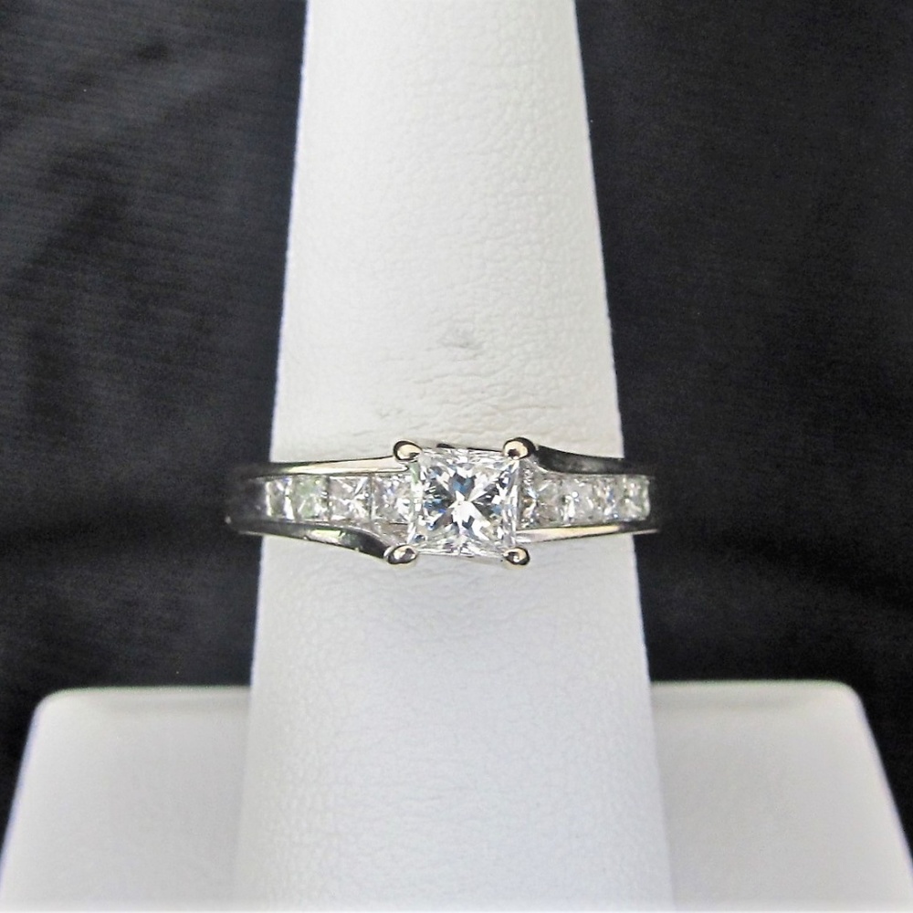 1CTW Diamond Engagement Ring 14k White Gold!